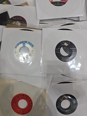 Large Lot Of 150 Unsorted 45rpm Jukebox 7″ With Sleeves Vintage