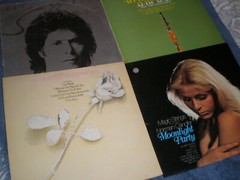 17 VARIED 12″ SLEEVES – CLIFF,CHER,ROSE ROYCE,MUD,KIM WILDE,PATSY CLINE,SHADOWS
