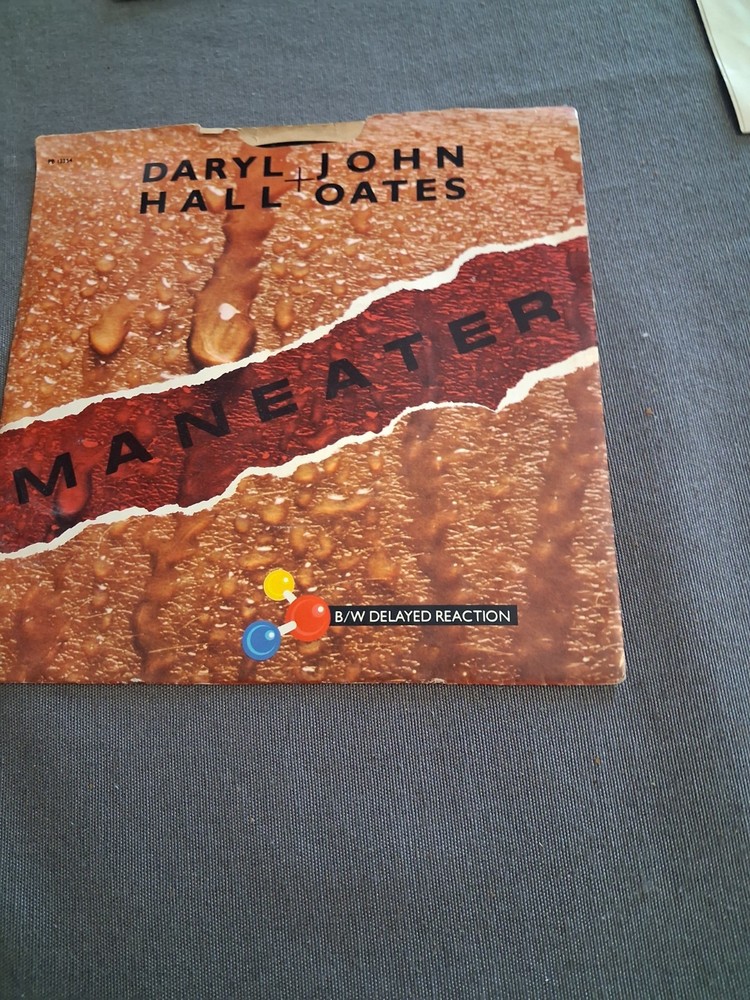 Daryl Hall + John Oates Maneater 1982 7″ Vinyl Single Paper Sleeve RCA