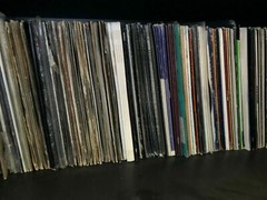 LOT OF 25 RANDOMLY SELECTED HIP HOP/R&B 90’S AND 2000’S 12″ Singles!