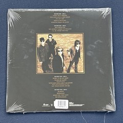 BON JOVI 2 LP GOLD VINYL LP GREATEST HITS + LITHO & HYPE STICKER GATEFOLD COVER