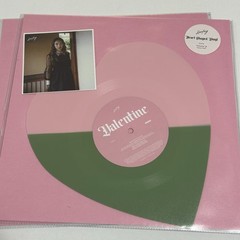 Laufey – Valentine [New Strawberry Matcha Heart Shaped Vinyl] – read