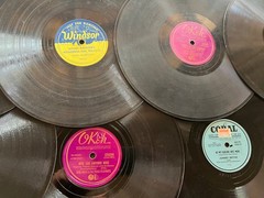 Lot of 24x HILLBILLY/ROCKABILLY/Honky-Tonk/C&W 1940s-1950s 10″ 78rpm singles #1