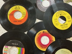 LOT OF 26 45rpm records – 1950s/1960s/70s Country Pop and Rock Hits