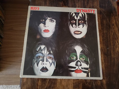 1970s VG+/VG Kiss – Dynasty 7152 AND FLYER LP33 see notes