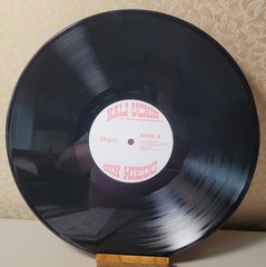 Sin Miedo (Del Amor Y Otros Demonios) by Uchis, Kali (OPEN)w/minor sleeve damage