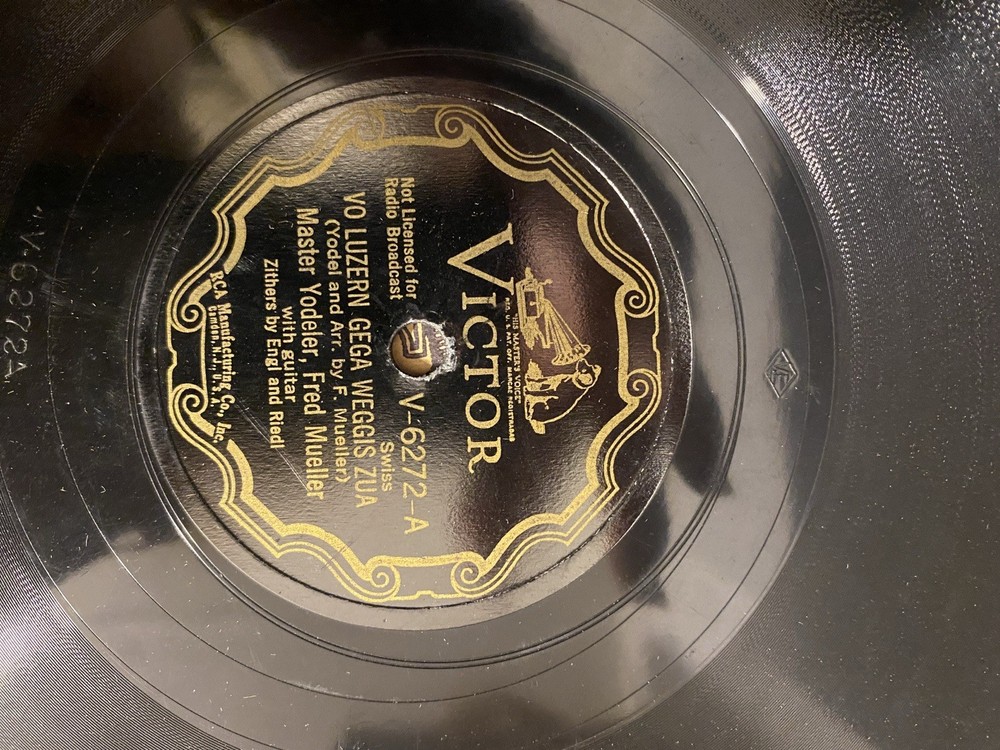 RARE Fred Mueller 78RPM Shellac Weggis Zua / Lustiger Bua Victor Scroll Label