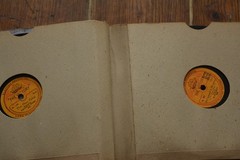 Gramophone 7′ folder with 7 records by Victory Records Circa 1920’s ?
