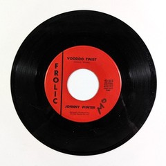 Johnny Winter – Voodoo Twist / Ease My Pain 45 RPM 1962 FROLIC 7″ vinyl Blues