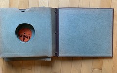 78 Rpm RCA Album. 10 Pages, some loose. 5 Records. Various Labels. Vintage.