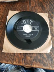 Harvey Frolic Talking About My Baby/Bill Austin You Don’t Own Me 1964 Hit 105