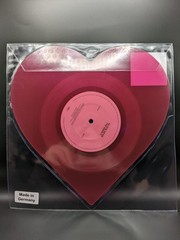 Olivia Dean So Easy To Fall in Love / I’ve Seen It Heart Shaped 10″ Single Vinyl