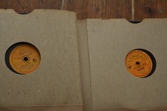 Gramophone 7′ folder with 7 records by Victory Records Circa 1920’s ?
