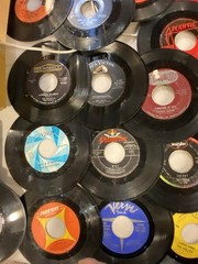 45 rpm records mixed lot of 100, 1950s – 1960s oldies