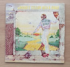 ELTON JOHN – ‘Goodbye Yellow Brick Road’, 12″ Vinyl Gatefold Double LP, 1973