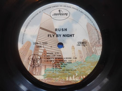 RUSH FLY BY NIGHT LP 1975. PLAY TESTED NO SKIPS. ORIGINAL INNER SLEEVE. SPINE G-