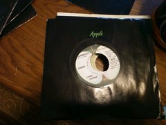 The Beatles-(20) 45rpm 7′ Apple Label W/Sleeves- Badfinger-Ringo-Billy Preston