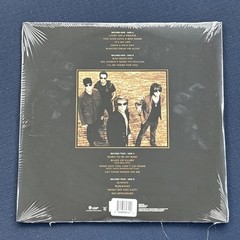 BON JOVI 2 LP GOLD VINYL LP GREATEST HITS + LITHO & HYPE STICKER GATEFOLD COVER