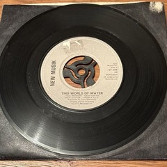 NEW MUSIK – THIS WORLD OF WATER – 7″ VINYL SINGLE – VGC – SEE PICTURE