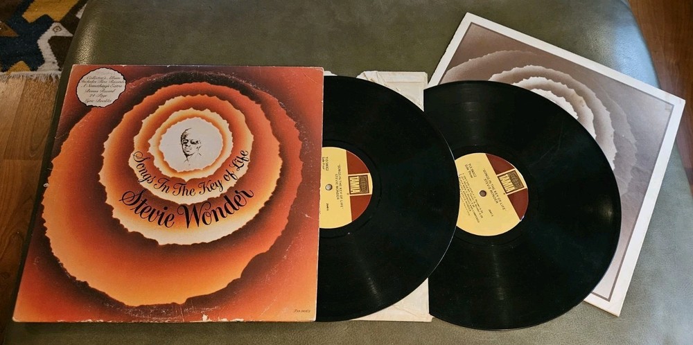 Stevie Wonder Songs in the Key of Life 2 LP Vinyl Record 1976 w/ Lyrics Book VG+