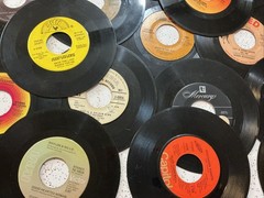 LOT OF 26 45rpm records – 1950s/1960s/70s Country Pop and Rock Hits