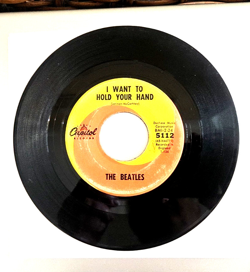 The Beatles I WANT TO HOLD YOUR HAND/I SAW HER STANDING THERE Capitol 5112 VG