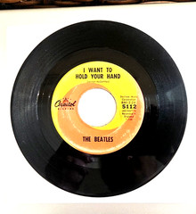 The Beatles I WANT TO HOLD YOUR HAND/I SAW HER STANDING THERE Capitol 5112 VG