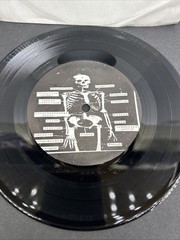 THE CONTRADICTIONS / ALL BETS OFF 2000 SPLIT 7” SINGLE HARDCORE