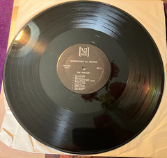 Introduicing The Beatles VeeJay VJLP 1062 Mono Brackets Logo on Black Label