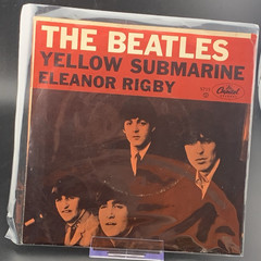BEATLES – YELLOW SUBMARINE – ELEANOR RIGBY – Capitol 5715 45 RPM w/ PS NM! 1966