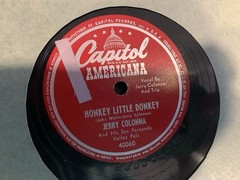 78 Rpm RCA Album. 10 Pages, some loose. 5 Records. Various Labels. Vintage.