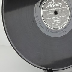 Vic Damone Four Winds / You’re Breaking My Heart 1949 10″ 78 rpm Record 5271