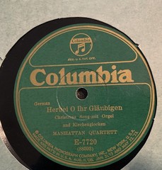 78 Rpm RCA Album. 10 Pages, some loose. 5 Records. Various Labels. Vintage.
