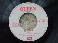 Queen – One Vision / Blurred Vision – Jukebox Ready 45 rpm – Queen 6 – EX- / VG+
