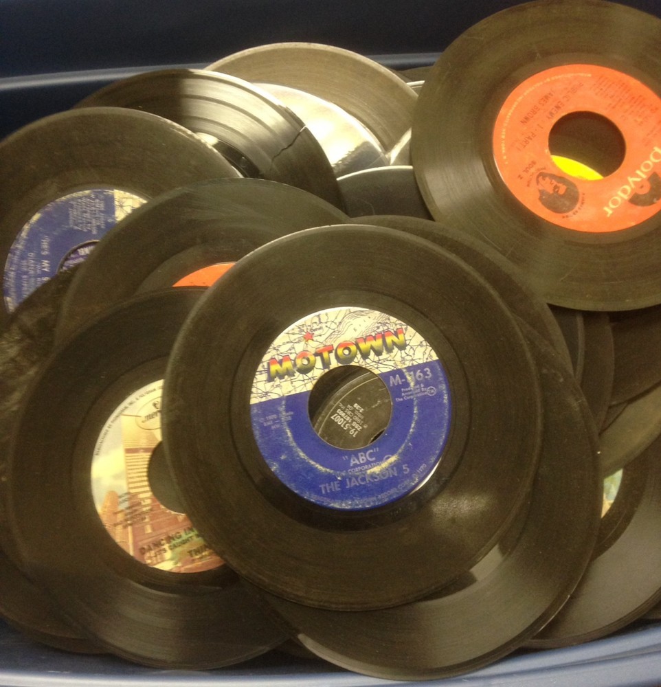 Lot of 100 45 rpm Vinyl Records for Crafts and Decoration 7″ 45s Party 50’s 60’s