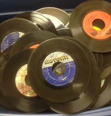 Lot of 100 45 rpm Vinyl Records for Crafts and Decoration 7″ 45s Party 50’s 60’s