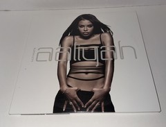 Aaliyah Ultimate 3x LP ERE723 Vinyl 2005 Near Mint Gold Marble Colored Vinyl