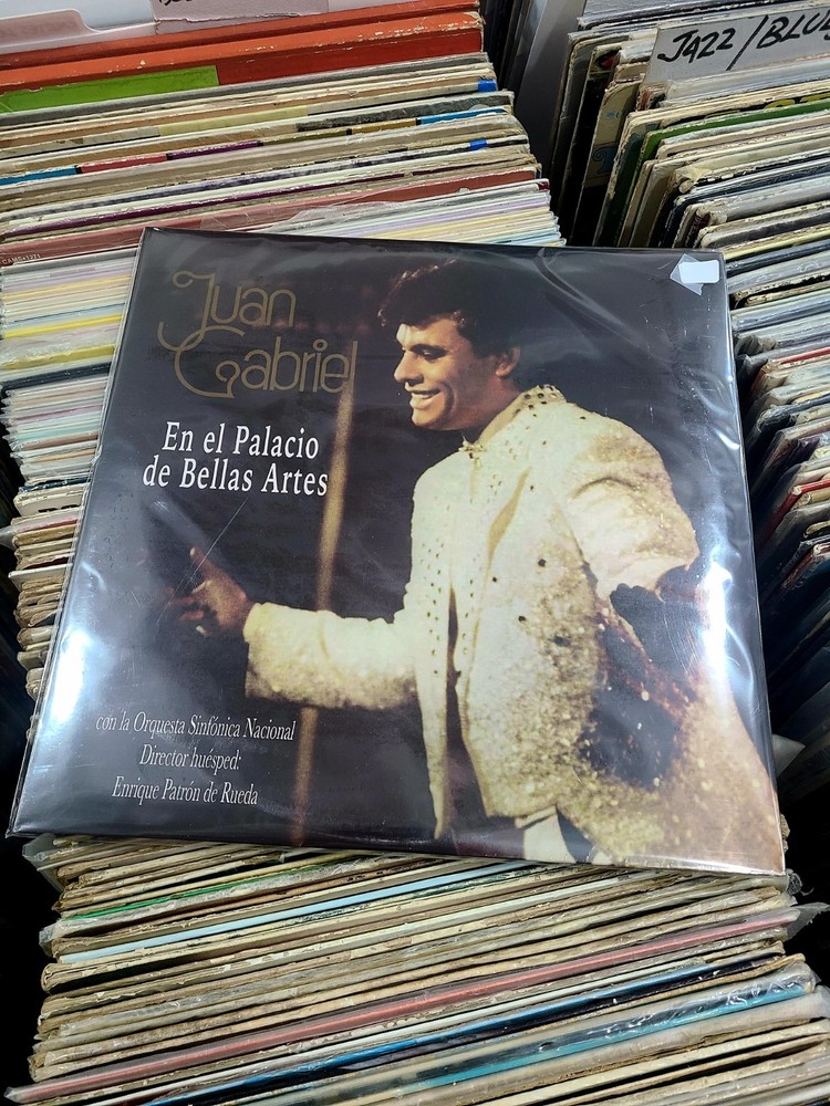 JUAN GABRIEL EN EL PALACIO DE BELLAS ARTES DOUBLE LP SHIPS FREE FROM THE US
