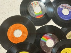 LOT OF 26 45rpm records – 1950s/1960s/70s Country Pop and Rock Hits