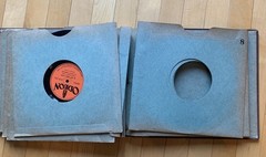 78 Rpm RCA Album. 10 Pages, some loose. 5 Records. Various Labels. Vintage.