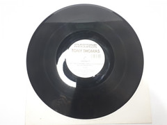 Tony Thomas – Living It – 12″ Vinyl – 2001 Purpose Records – House Electronic GC