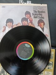 The Beatles * Yesterday and Today * T 2553 * MONO * Vintage * EXCELLENT VINYL