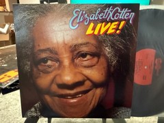 ELIZABETH COTTEN LIVE! ~ SUPER RARE BLUES RECORD ~ NM VINYL LP ARHOOLIE NICE!