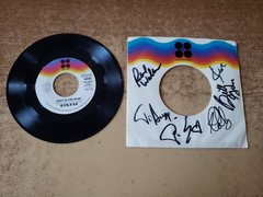 6 autographed 1970s mint-exc 45/vg minus sl. kansas-Dust In The Wind SEE NOTES
