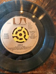 Lot of 11 45rpm Vinyl Records 7” Vintage Gilder, Rodgers, Honey, Commodores Pics