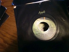 The Beatles-(20) 45rpm 7′ Apple Label W/Sleeves- Badfinger-Ringo-Billy Preston