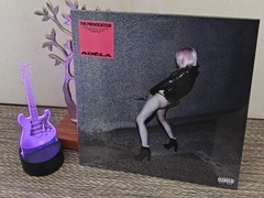 ADÉLA – The Provocateur UO Exclusive Pink Marble EP x/2000