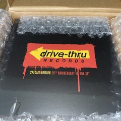 DRIVE-THRU RECORDS 26TH ANNIVERSARY NEW EP BOX SET/400 COLORED VINYL