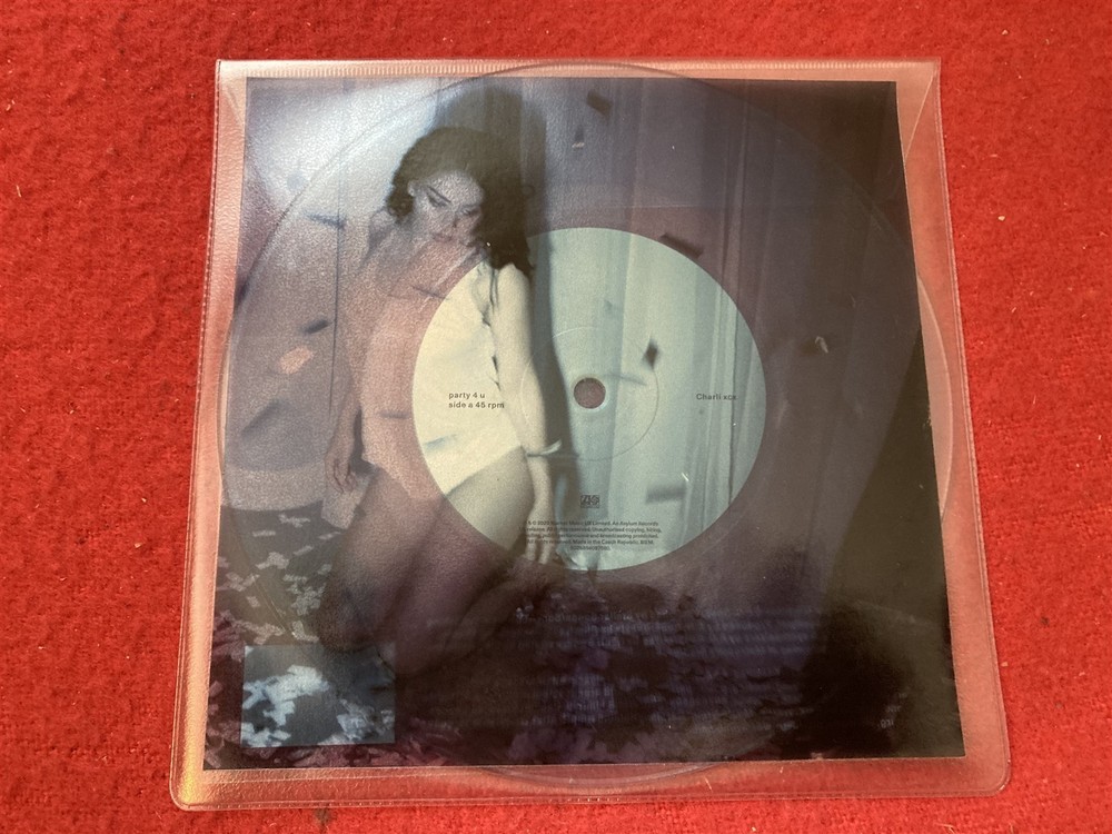 CHARLI XCX PARTY 4 U RSD 2026 SPECIAL EDITION VINYL 7″ MINT SEALED FREE UK POST