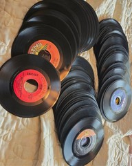 Lot of 100 used 45 rpm records. ROCK POP & R&B ’50’s-’80’s TOP 40